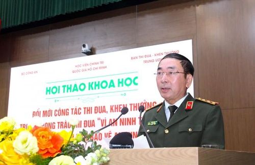 Thứ trưởng Trần Quốc Tỏ phát biểu tại hội thảo.