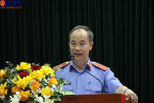  Đồng chí Nguyễn Văn Quang - Viện trưởng VKSND TP Đà Nẵng phát biểu tại buổi gặp mặt. 