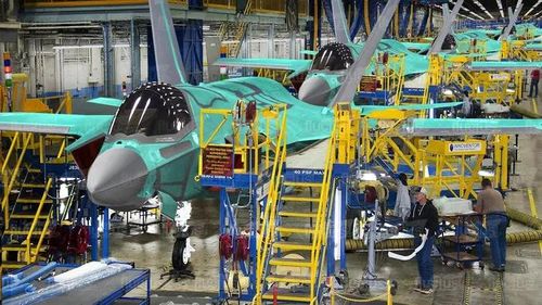 Tập đoàn công nghiệp quốc phòng khổng lồ Lockheed Martin của Mỹ mới đây cho biết họ đã sản xuất chiếc F-35 thứ 1.000, đưa Lightning II trở thành dòng tiêm kích thế hệ thứ năm có số lượng lớn nhất thế giới.
