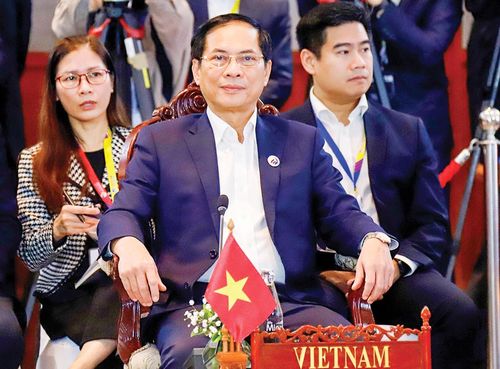 Bộ trưởng Bộ Ngoại giao Bùi Thanh Sơn tại Hội nghị AMM Retreat 2024. Ảnh: TTXVN