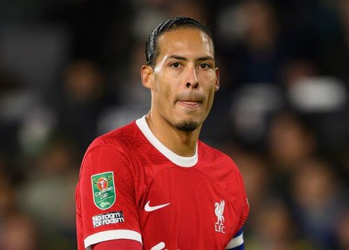 Van Dijk bóng gió về khả năng rời Liverpool