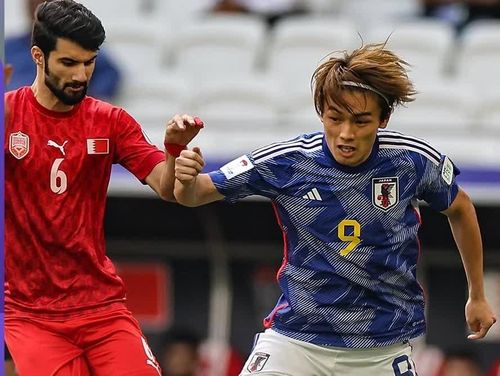  Ayase Ueda ghi bàn nhưng cũng phản lưới nhà trận này. 