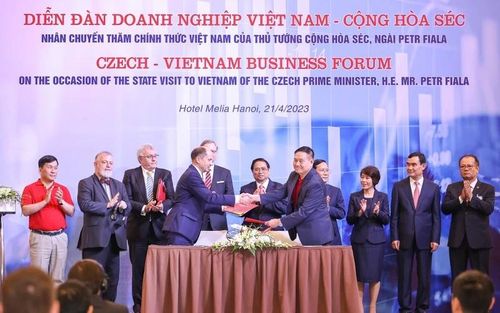  Lễ ký thỏa thuận hợp tác giữa Học viện Hàng không Vietjet và Trường bay F Air (Cộng hòa Séc) về xây dựng các chương trình đào tạo phi công cơ bản. Ảnh: TL