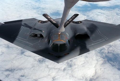 Căn cứ Không quân Ellsworth ở Nam Dakota, hiện là nơi đồn trú của các máy bay B-1B, dự kiến sẽ tiếp đón phi đội Raider hoạt động đầu tiên. Căn cứ Không quân Whiteman ở Missouri, nơi các máy bay B-2 đang hoạt động và Căn cứ Không quân Dyess ở Texas, một căn cứ B-1B khác, cũng sẽ chuẩn bị tiếp nhận các phi đội Raider trong tương lai.