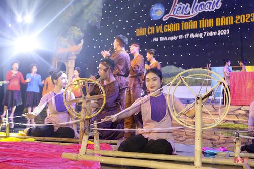 Diễn xướng “Hội phường ví giặm nhà nông” do CLB Dân ca xã Thuận Lộc (TX Hồng Lĩnh) biểu diễn tại Liên hoan dân ca ví, giặm toàn tỉnh Hà Tĩnh năm 2023.