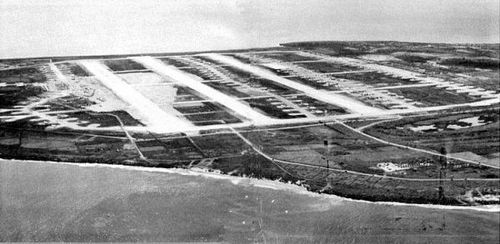 Sân bay phía Bắc trên đảo Tinian trong thế chiến II. ảnh Wiki.