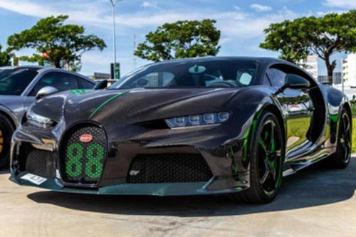 Siêu xe triệu đô Bugatti Chiron Super Sport vẫn được trang bị khối động cơ W16, dung tích 8.0 lít, 4 bộ tăng áp,sản sinh ra công suất tối đa 1.578 mã lực và mô-men xoắn cực đại 1.600 Nm nhưng đã được hãng xe đến từ Pháp giới hạn vận tốc tối đa xuống còn 440 km/h nhằm đảm bảo an toàn và đáp ứng quy chuẩn.