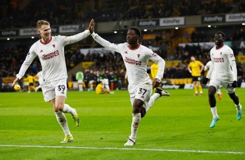 Mainoo độc diễn ghi bàn ở phút 90+7, giúp Man Utd thắng kịch tính 4-3.