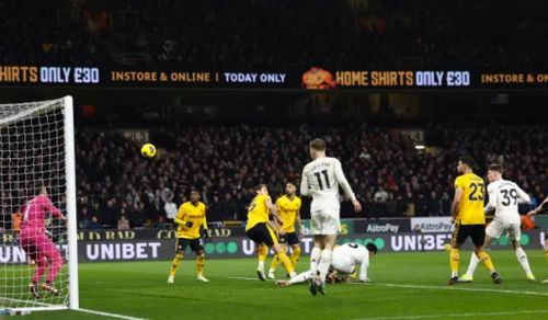 Scott McTominay lên tiếng giúp Man Utd dẫn trước Wolverhampton 3-1 ở phút 75.