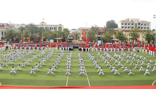 Màn trình diễn võ Karatedo do các em võ sinh Câu lạc bộ Võ Karatedo Đặng Dũng - Xã Đông Yên biểu diễn.
