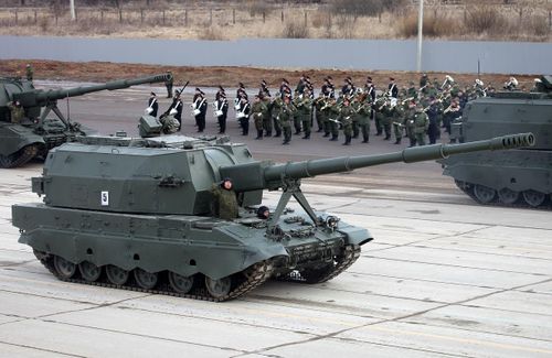 Thông tin mới nhất về tổ hợp 2S35 Coalition-SV xuất hiện vào thời điểm cuộc xung đột Nga – Ukraine sắp bước sang năm thứ 3. Việc Nga thúc đẩy sản xuất và trang bị hệ thống vũ khí mới này cũng cho thấy Moscow đang phụ thuộc nhiều vào sự hỗ trợ của pháo binh để tấn công Ukraine.
