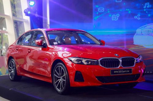 BMW 320i Sport Line.