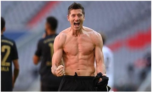 Tiền đạo Ba Lan Robert Lewandowski sở hữu cơ thể cường tráng