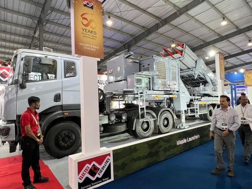 Hệ thống Akash-NG bao gồm tên lửa với thiết bị tìm kiếm tần số vô tuyến, bệ phóng, radar đa chức năng, hệ thống chỉ huy, điều khiển và liên lạc, tất cả đều được phát triển trong nước. Ảnh: X.