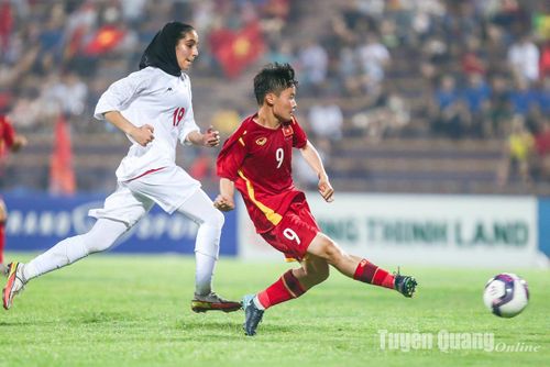 Ngọc Minh Chuyên chân sút hàng đầu của U20 bóng đá nữ Việt Nam.