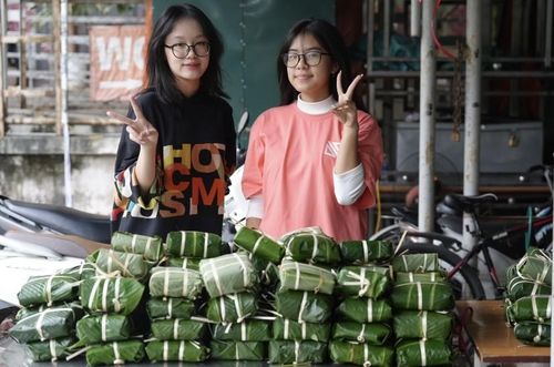 Những cặp bánh chưng vuông vức