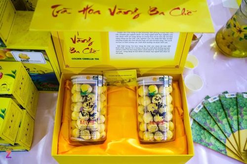 Bộ hộp trà hoa vàng 100 gram với giá 1,5 triệu đồng. Ảnh: Linh Huỳnh.