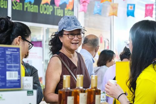 Khách hàng phân khúc cao cấp ngày càng chuộng những món quà Tết có lợi cho sức khỏe. Ảnh: Linh Huỳnh.