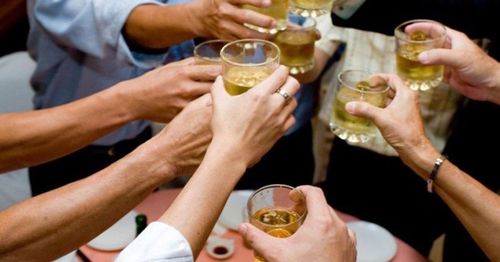 Tiêu thụ quá nhiều chất kích thích trong dịp Tết có thể gây ảnh hưởng xấu tới các cơ quan trong cơ thể, đặc biệt là gan…