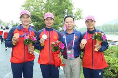 Trần Thị Kiệt (thứ hai, bên trái sang), Nguyễn Lâm Kiều Diễm (bên phải). Ảnh: Nhân vật cung cấp