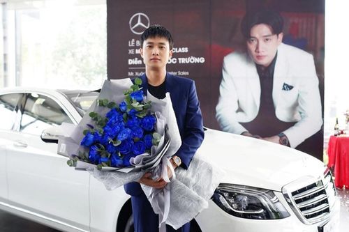 Nam MC Chị đẹp đạp gió rẽ sóng còn sở hữu xe sang. Anh từng tậu một chiếc Mercedes-Benz S 450 L Luxury gần 5 tỷ đồng.