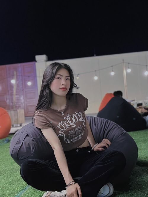 Tết là dịp để Thanh Nhã sống chậm, cùng bạn bè nhâm nhi cafe, chụp ảnh "sống ảo".