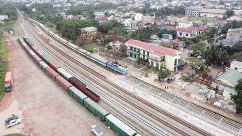 Những chuyến tàu chở mùa xuân và hy vọng miệt mài nối nhịp cầu sum họp- Ảnh: H.T