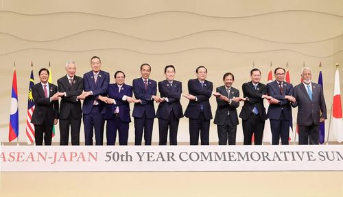 Các nhà lãnh đạo dự Hội nghị cấp cao kỷ niệm 50 năm quan hệ ASEAN - Nhật Bản, ngày 17/12/2023. Ảnh: VGP