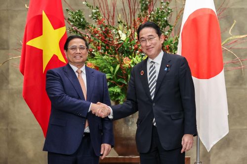 Thủ tướng Phạm Minh Chính và Thủ tướng Nhật Bản Kishida Fumio, tại Tokyo, Nhật Bản, ngày 16/12/2023. Ảnh: VGP