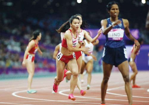 VĐV Nguyễn Thị Hằng (Hà Nội) đóng góp lớn trong những tấm HCV châu Á, HCV SEA Games 32 của đội 4x400m nữ Việt Nam.