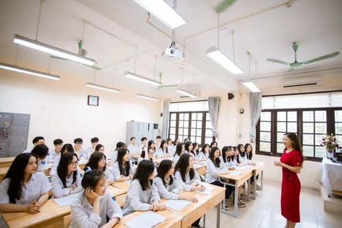 Sau khi Bộ GD&ĐT công bố cấu trúc đề minh họa các môn thi tốt nghiệp THPT từ 2025, học sinh và thầy cô đều phải thay đổi cách dạy và học để thích ứng.