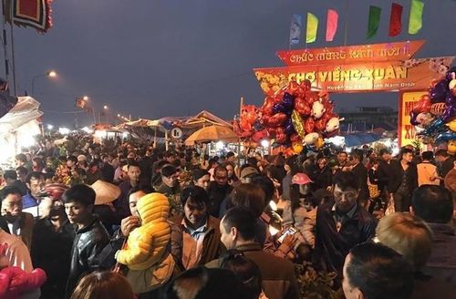 Chợ Viềng là phiên chợ cầu may nổi tiếng ở Nam Định