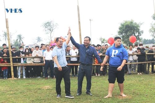 Trước sự cổ vũ nhiệt tình, sôi nổi của khán giả, các đô vật có dịp được cống hiến hết mình với tinh thần thượng võ, giao lưu học hỏi lẫn nhau trên các sới vật.