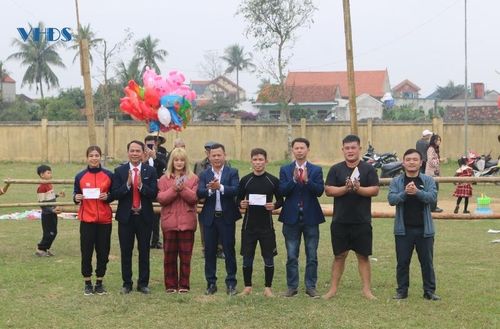 Hội vật truyền thống ở xã Hoằng Phong vừa góp phần bảo tồn bản sắc văn hóa tốt đẹp của quê hương, vừa giúp tôn vinh tinh thần thượng võ, rèn luyện sức khỏe và là món ăn tinh thần của người dân nơi đây mỗi dịp tết đến, xuân về.