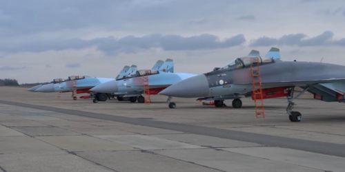Cần đặc biệt chú ý đến việc Nga sử dụng Su-34 khá hiệu quả trong vai trò phương tiện mang bom dẫn đường với module hiệu chỉnh UMPK hoặc tên lửa chiến thuật Kh-59, chúng hoạt động ngoài tầm bắn của phòng không Ukraine.