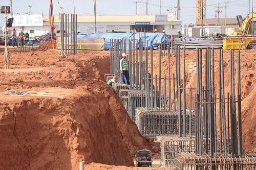 Công nhân thi công xuyên Tết ở dự án sân bay Long Thành. Ảnh: Thiên Vương