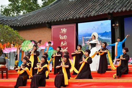 Ngoài ra, lễ khai hội chùa Bái Đính cũng thường có các hoạt động xã hội như các chiến dịch từ thiện, quyên góp chung tay xây dựng cộng đồng.