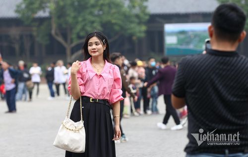 Là chùa nhưng đồng thời cũng là điểm du lịch nên tại Tam Chúc, Bái Đính, ngoài việc lễ Phật, du khách còn được vãn cảnh đẹp, nhiều điểm chụp ảnh check-in được yêu thích.