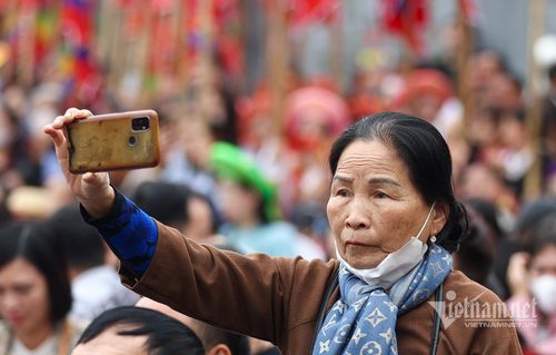 Đại diện ban quản lý khu du lịch Tam Chúc và chùa Bái Đính (tỉnh Ninh Bình) cho biết, ngày khai hội dự kiến có khoảng hơn 1 vạn người đến trẩy hội, chiêm bái, lễ Phật.
