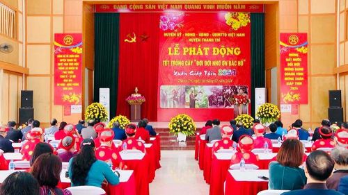 Các đại biểu dự lễ phát động "Tết trồng cây" huyện Thanh Trì.