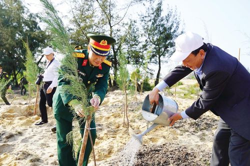  “Tết trồng cây đời đời nhớ ơn Bác Hồ” tại Quảng Bình năm 2024. Ảnh: MINH PHONG 