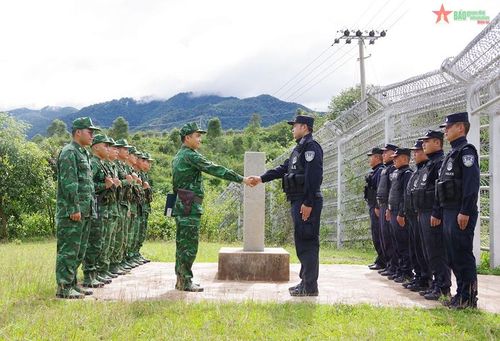Tuần tra song phương khu vực biên giới Việt Nam - Trung Quốc. Ảnh: QĐND