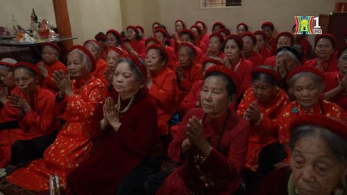 Lễ vinh đăng, mừng thọ cho các cụ bà sẽ được tổ chức tại chùa của làng.