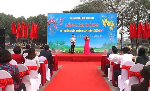 Quang cảnh Lễ phát động ''Tết trồng cây đời đời nhớ ơn Bác Hồ'' Xuân Giáp Thìn 2024 do quận Hai Bà Trưng tổ chức