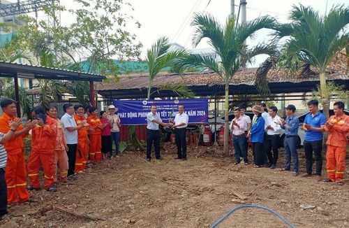 Truyền tải điện miền Tây 1 phát động Tết Trồng cây 2024