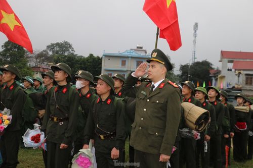 Trong đó, 1.600 công dân nhập ngũ vào các đơn vị của Bộ Quốc phòng, tăng 100 chỉ tiêu so với năm 2023. Đối với công dân nhập ngũ vào các đơn vị thuộc Bộ Công an là 263, tăng 27 chỉ tiêu so với năm 2023.
