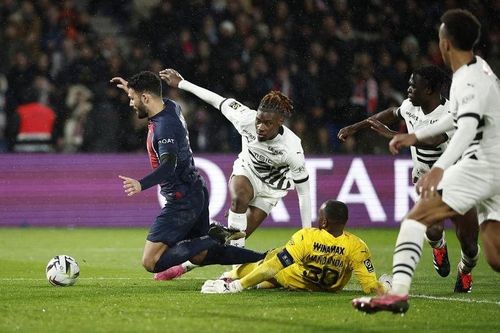 Ramos tự mang về penalty và thực hiện thành công, giải cứu PSG.
