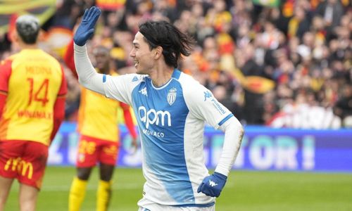 "Tất cả ngỡ ngàng khi Minamino bùng nổ ở phút cuối, với một pha solo đẳng cấp", France Football bình luận sau trận. "Không nghi ngờ gì nữa, cầu thủ Nhật Bản là một trong những cái tên chơi hay nhất vòng này".