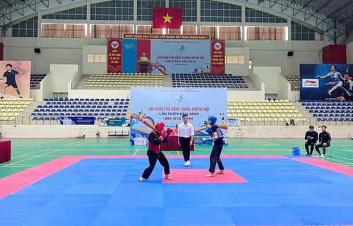 Các vận động viên thi đấu môn võ cổ truyền.