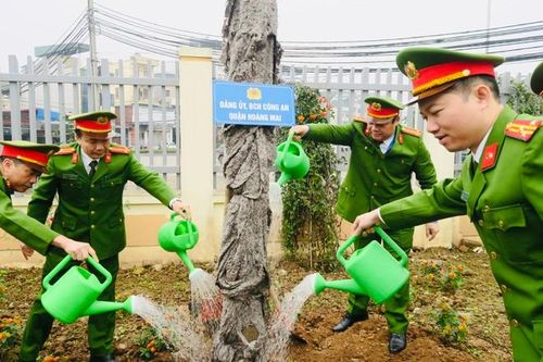 Đảng ủy, BCH - CAQ Hoàng Mai hưởng ứng Lễ phát động “Tết trồng cây đời đời nhớ ơn Bác Hồ”